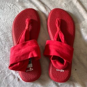 Womens Sanuk yoga sandals sz 9 Red